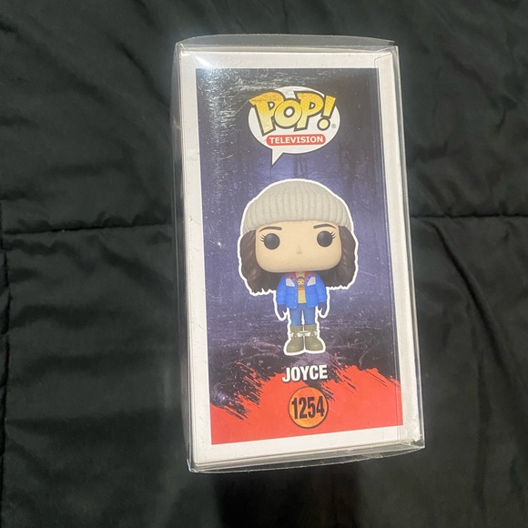 Joyce and Hopper Funko Pop - Picture 6 of 6